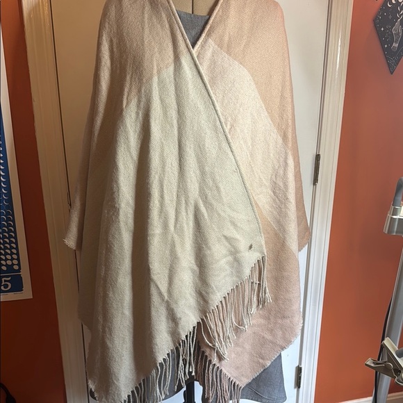 Soia & Kyo Light Tan Shawl - Picture 1 of 4